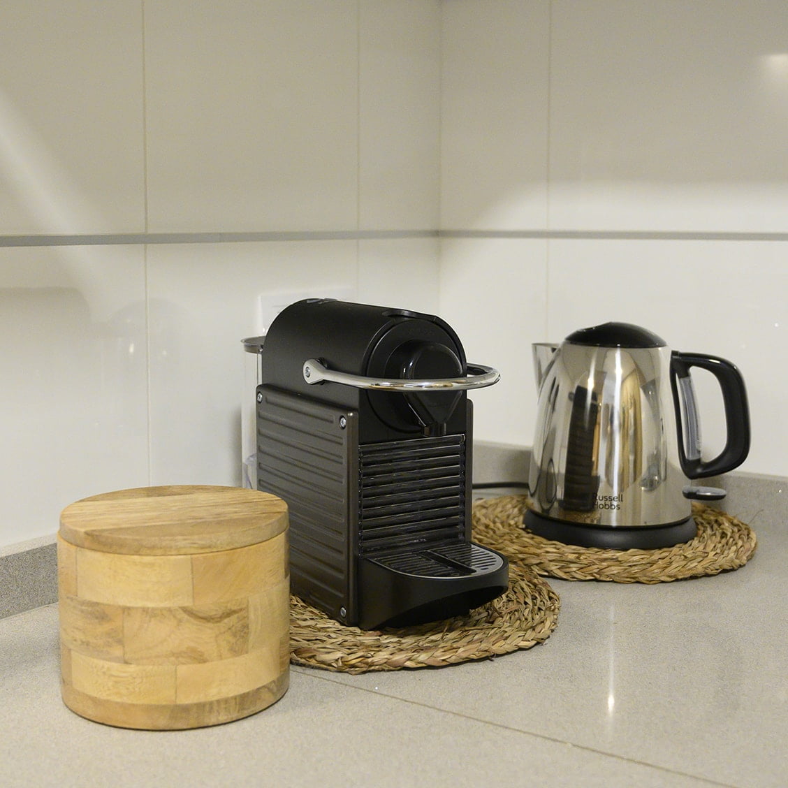 Küche mit Nespresso-Maschine